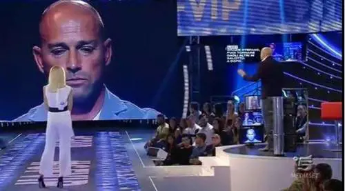 Bettarini e sei tecnici del Gf iscritti nel registro degli indagati per le confessioni sui tradimenti