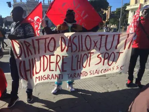 "L'Occidente ci ha bombardati, ora dateci il permesso di soggiorno"