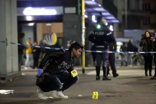 La favela nel centro di Milano: così si uccidono i sudamericani