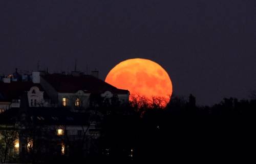 Stanotte arriva la superluna: è la più grande dell'anno