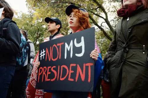 Protestano contro Trump ​ma non sono andati a votare