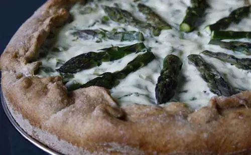 Quiche di asparagi e ricotta di capra