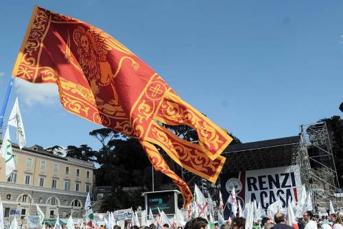 Veneto, bandiera di San Marco obbligatoria sugli uffici pubblici