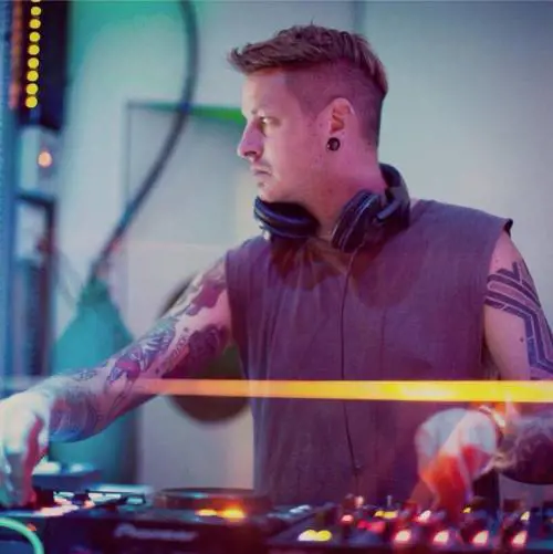 Spacciava droghe in discoteca: arrestato il dj ligure "Pixel One"