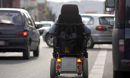 È paraplegico e cammina: scoperto falso invalido