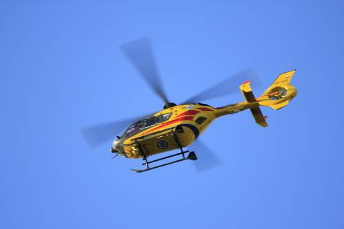 Elicottero precipita nel Varesotto: un morto e due feriti gravi