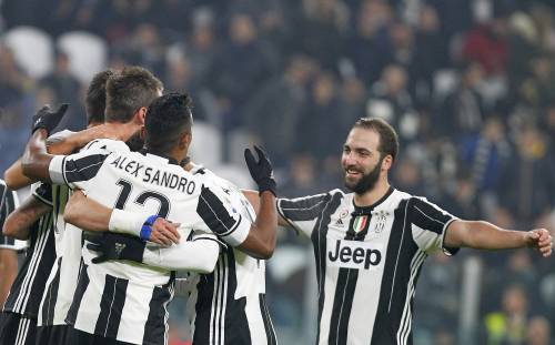 La Juventus liquida 3-0 il Pescara e si porta a più 7 sulla Roma