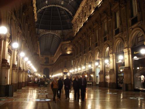 I concorrenti sbucano dal nulla Assalto albanese alla Galleria
