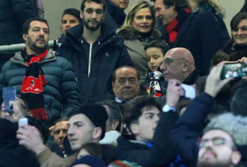 Milan cinese, rinvio sul closing, ​Berlusconi: "Problemi burocratici"