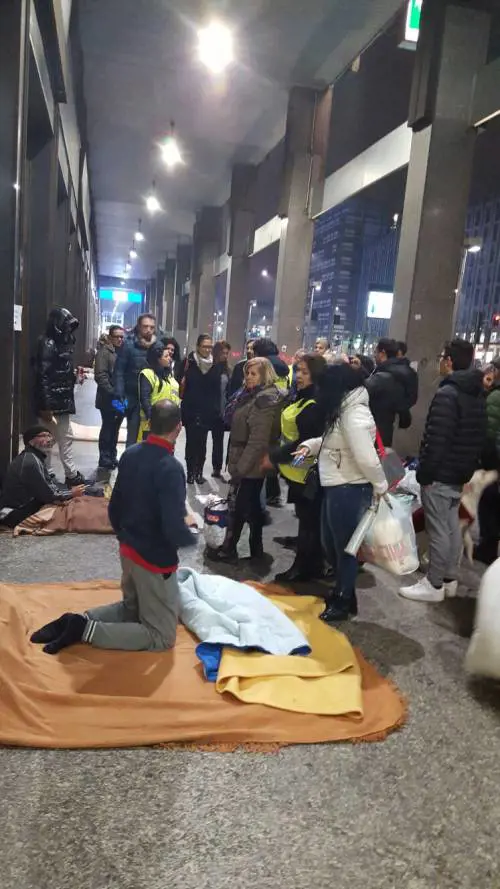 Senza lavoro e speranze gli italiani che dormono vicino ai grand hotel