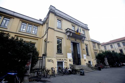 Torino, vendeva merendine in nero: sospeso un 17enne a Torino