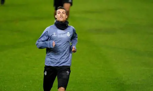 Cristiano Ronaldo "beccato" a Parigi con la nuova fiamma