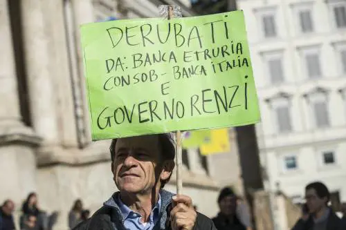 Salva Banche, risparmiatori in piazza a Roma: "Renzi, vogliamo indietro i nostri soldi"