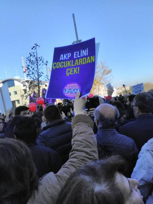 "Akp, via le mani dai nostri bambini"