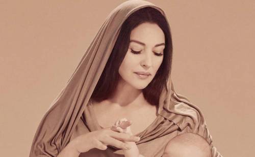 Monica Bellucci diventa la Madonna per beneficenza