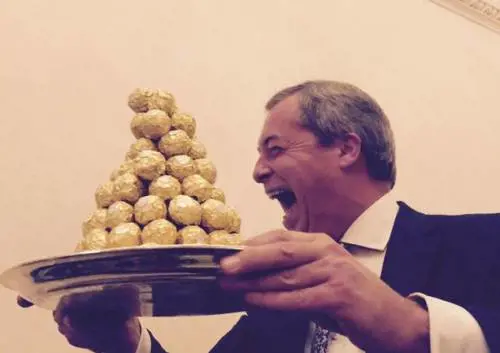 Farage già "ambasciatore": offre i Ferrero Rocher