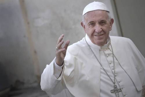 Papa Francesco loda Madre Teresa e Wojtyla: "Profeti della non violenza"