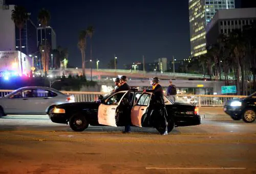 Stati Uniti in preda ai violenti? La sinistra smantella la polizia