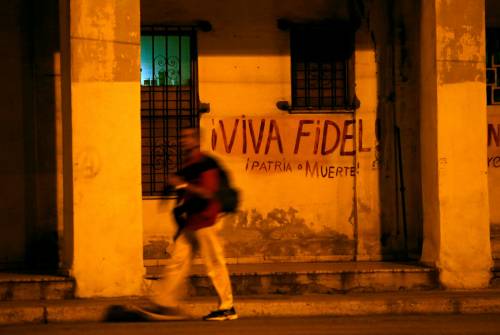 I cubani restano senza benzina: il Venezuela non la regala più. E in auto girano soltanto i turisti