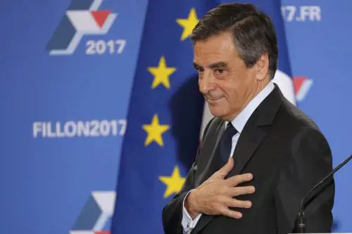 Fillon e il caso Penelope: "Errore averla assunta ma la candidatura resta"