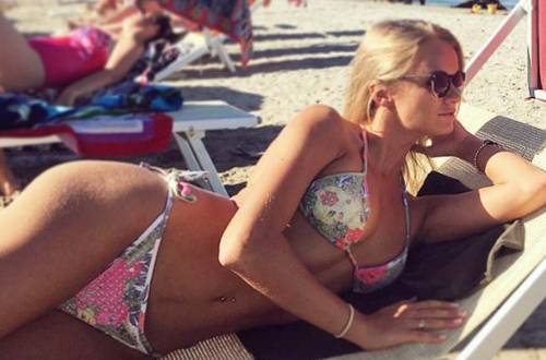 Mercedesz Henger rimpiange l'estate in bikini