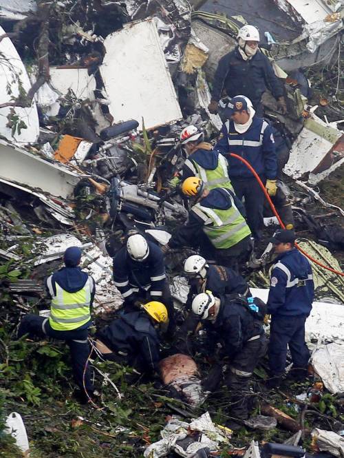 "Il pilota del disastro aereo in Colombia non fece rifornimento"