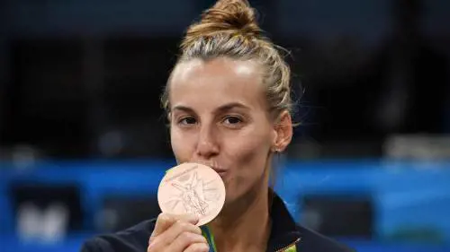 Tania lascia: "Scelgo vita e famiglia"