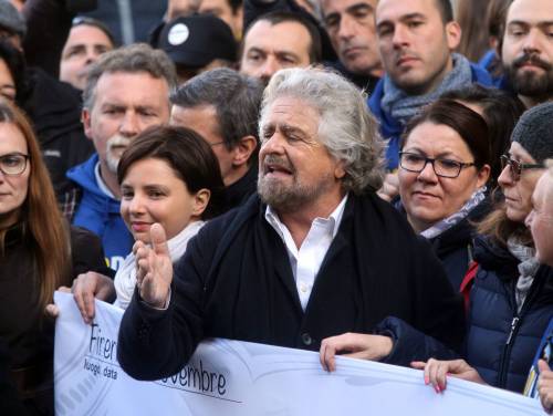 Grillo: "Denunceremo Renzi per le false schede"