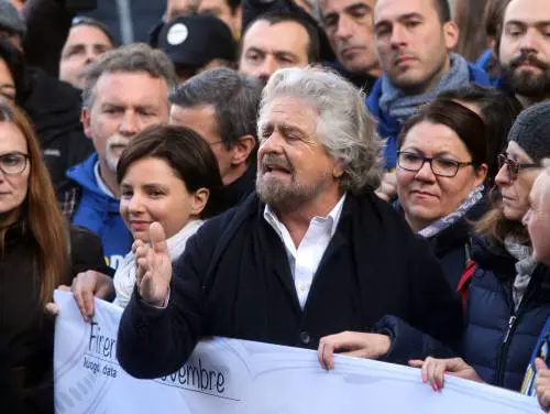 Referendum, il M5S festeggia: "Al voto con l'Italicum"