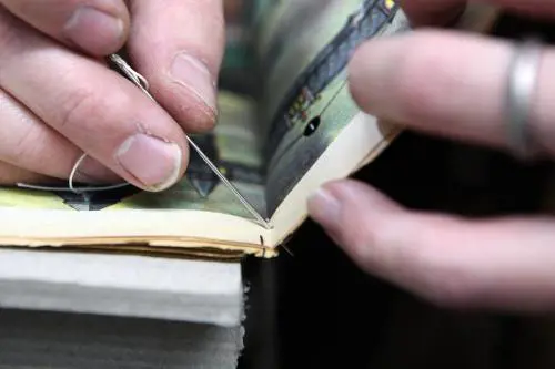 Vi siete mai chiesti come si restaura un libro?