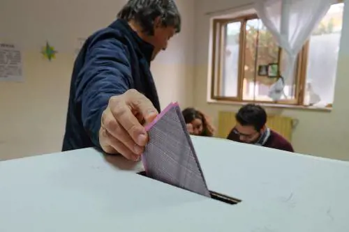 Referendum, alle 12 l'affluenza è del 20%