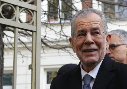 In Austria vince Van der Bellen, l'europeista che difende i migranti