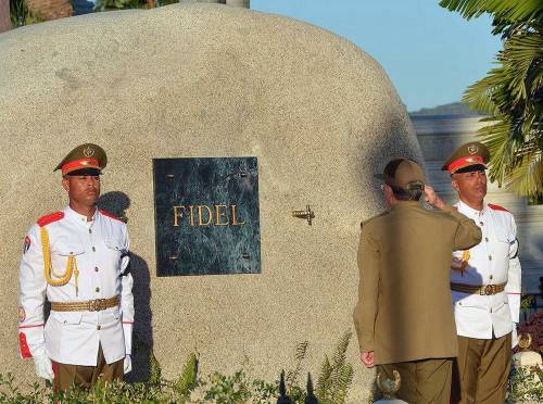 Fidel snobbato dai leader E Raul Castro si rifugia nella difesa del socialismo