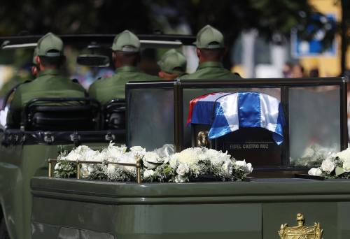 Il corteo funebre di Fidel Castro a Santiago