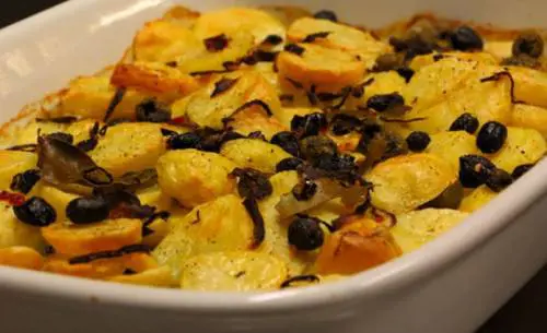 Baccalà al forno con patate alla salentina: l’abbraccio fra terra e mare