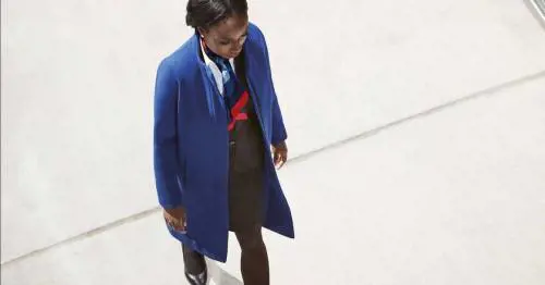 "Le nuove divise ci fanno ammalare": la denuncia delle hostess American Airlines