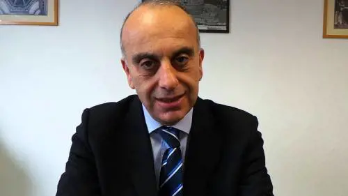 Il giallo del sottosegretario al voto con l'elicottero dei pompieri