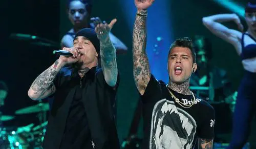 È guerra tra rapper: Fedez e J-Ax contro Marracash e Gué Pequeno