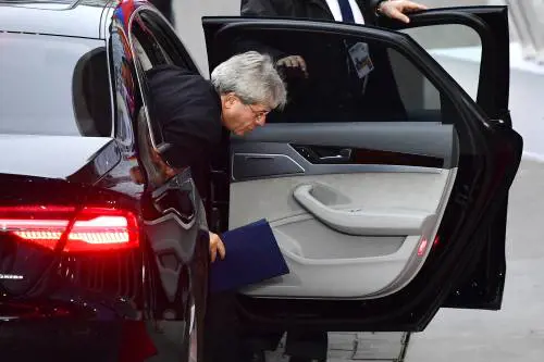 Lo strano via vai a palazzo Chigi: Gentiloni due volte da Renzi