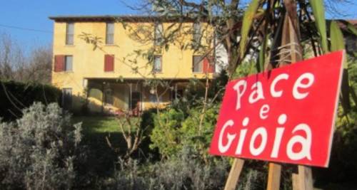 "Ho fatto il becchino e il falegname. Ciò che conta davvero è tacere e fare yoga"