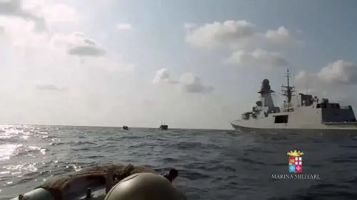 Tensione al largo della Libia: motovedetta tunisina minaccia peschereccio di Mazara