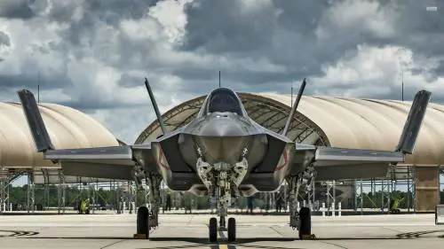 Dopo l'attacco all'Air Force One, ora Trump vuole tagliare gli F-35