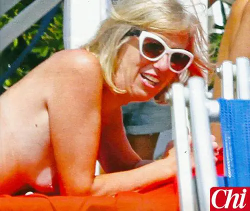 Dal topless al licenziamento: paga solo la Giannini