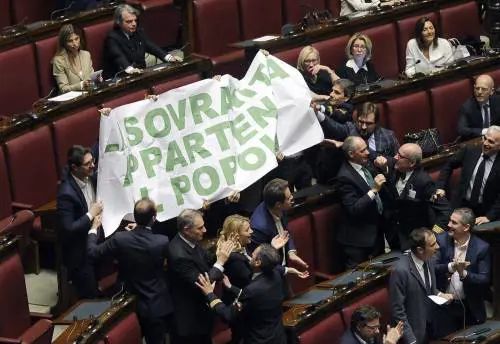 Gentiloni incassa la fiducia. Opposizioni contro il governo