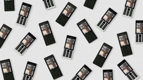 Nokia torna in campo, ma il primo cellulare è "vecchio stile"