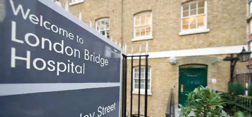 Ospedali strapieni in Inghilterra Migliaia di pazienti dimessi di notte