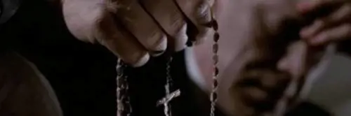 Nel santuario c'è l'esorcismo, i passanti chiamano i carabineri