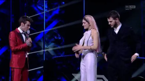 XFactor, Fedez piange per l'uscita di Roshelle. Sul web spunta il triangolo con la Ferragni