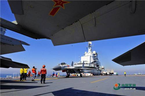Cina, prima esercitazione di fuoco reale per la portaerei Liaoning