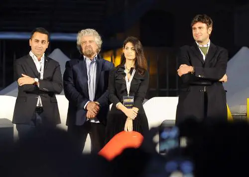 Grillo l'ha già venduta. Scoppia la guerra Di Maio-Fico